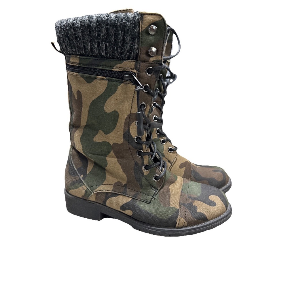 Women's Camouflage Boots Sz 5. Daily Shoes Brand